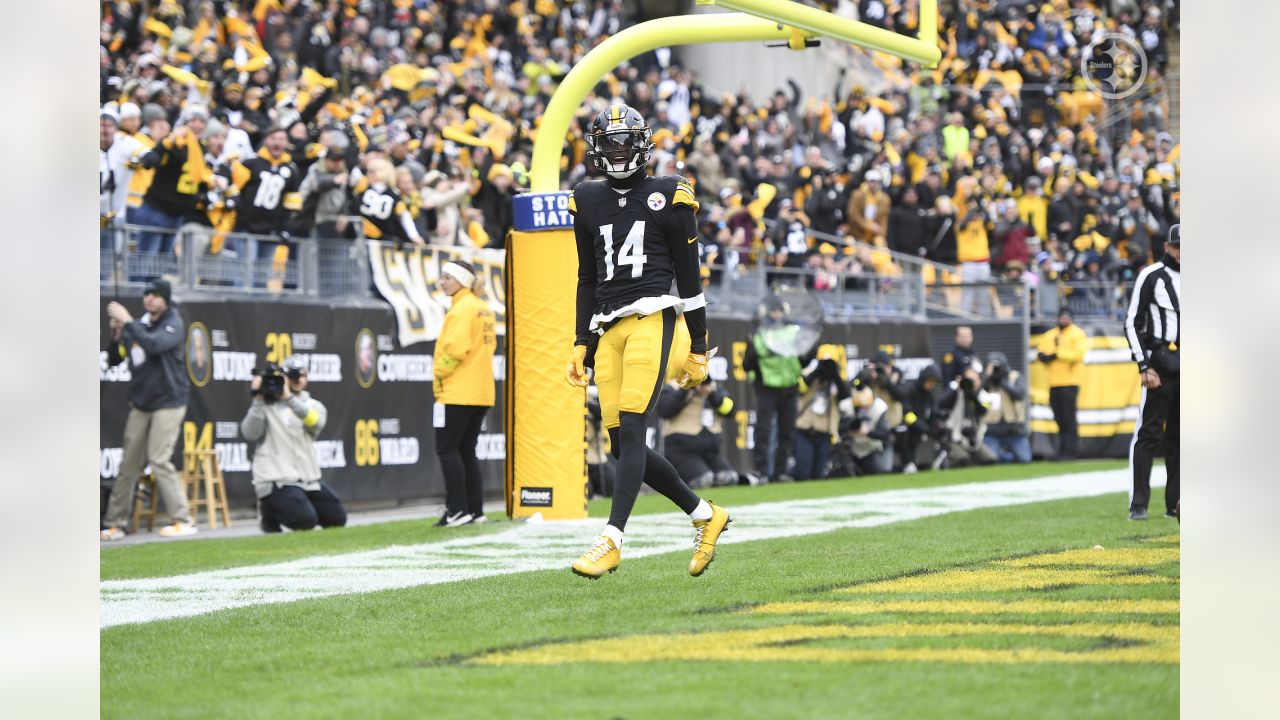 PITTSBURGH, PA - NOVEMBER 13: Pittsburgh Steelers wide receiver George  Pickens (14) runs with the ball during the national football league game  between the New Orleans Saints and the Pittsburgh Steelers on