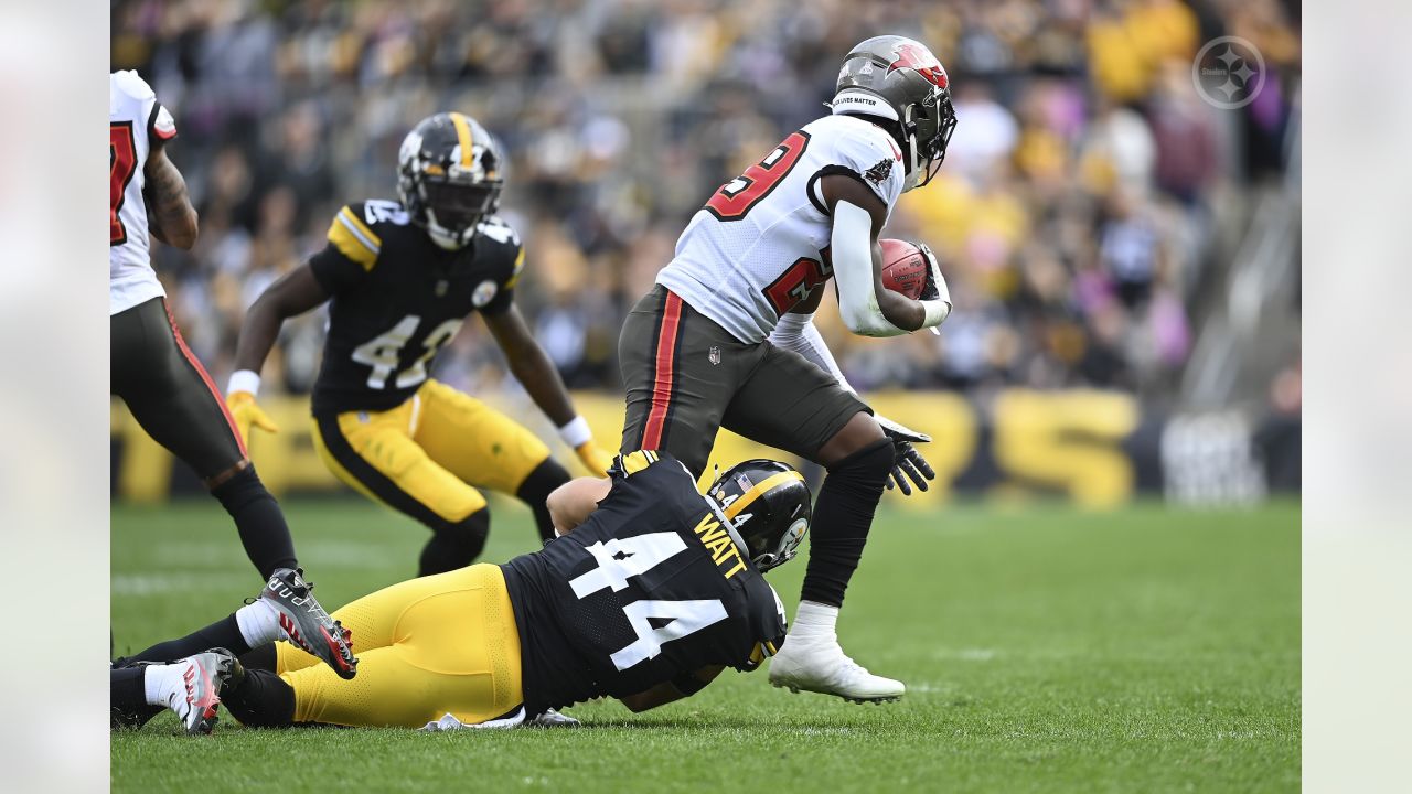 The Pittsburgh Steelers upset the Tampa Bay Buccaneers 20-18 – Amherst Wire