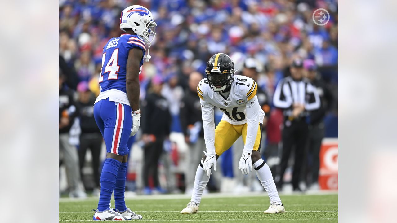 Pittsburgh Steelers offensive tackle Le'Raven Clark (67) walks on the  sideline during an NFL preseason football game against the Buffalo Bills in  Pittsburgh, Sunday, Aug. 20, 2023. (AP Photo/Gene J. Puskar Stock