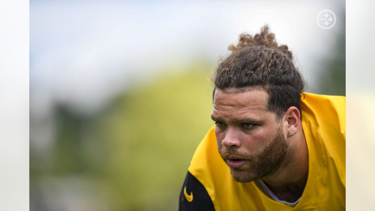 Pittsburgh Steelers center Mason Cole (61) participates in the NFL football  team's training camp workout in Latrobe, Pa., Tuesday, Aug. 1, 2023. (AP  Photo/Barry Reeger Stock Photo - Alamy