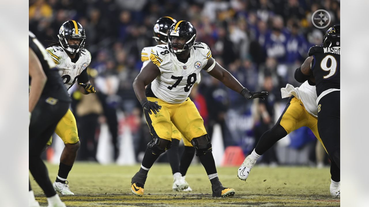 Steelers edge Ravens, 16-13