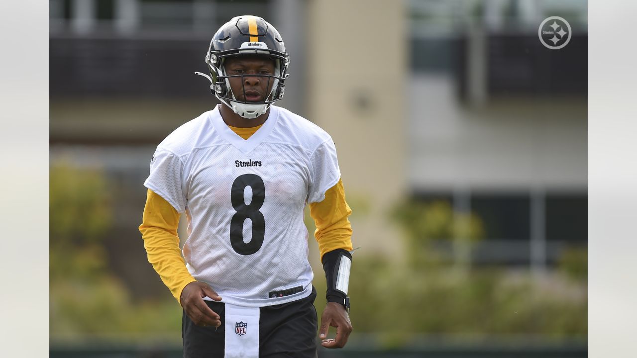 Steelers rookies lend a helping hand to a legend before minicamp