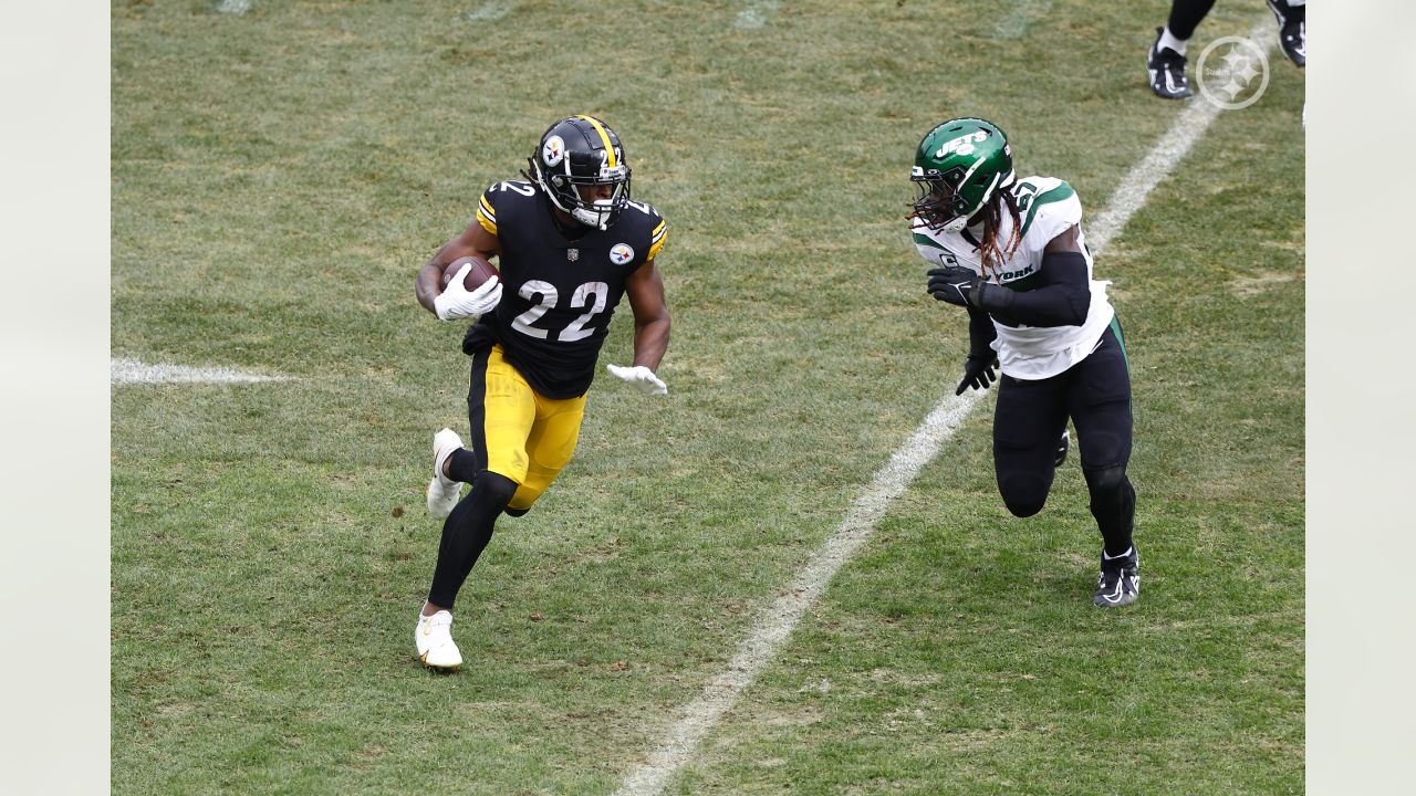 Najee Harris injury: Steelers RB suffers elbow injury on first drive of  Week 18 - DraftKings Network