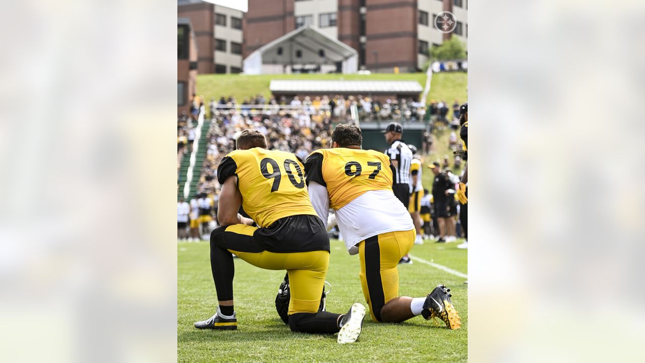 Pittsburgh Steelers center Mason Cole (61) participates in the NFL football  team's training camp workout in Latrobe, Pa., Tuesday, Aug. 1, 2023. (AP  Photo/Barry Reeger Stock Photo - Alamy