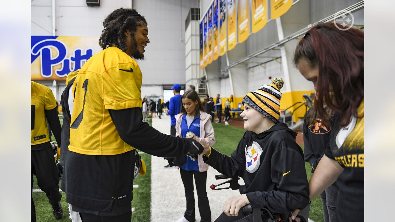 PITTSBURGH, PA - DECEMBER 11: Pittsburgh Steelers linebacker Jamir Jones  (48) smiles during the national football league game between the Baltimore  Ravens and the Pittsburgh Steelers on December 11, 2022 at Acrisure