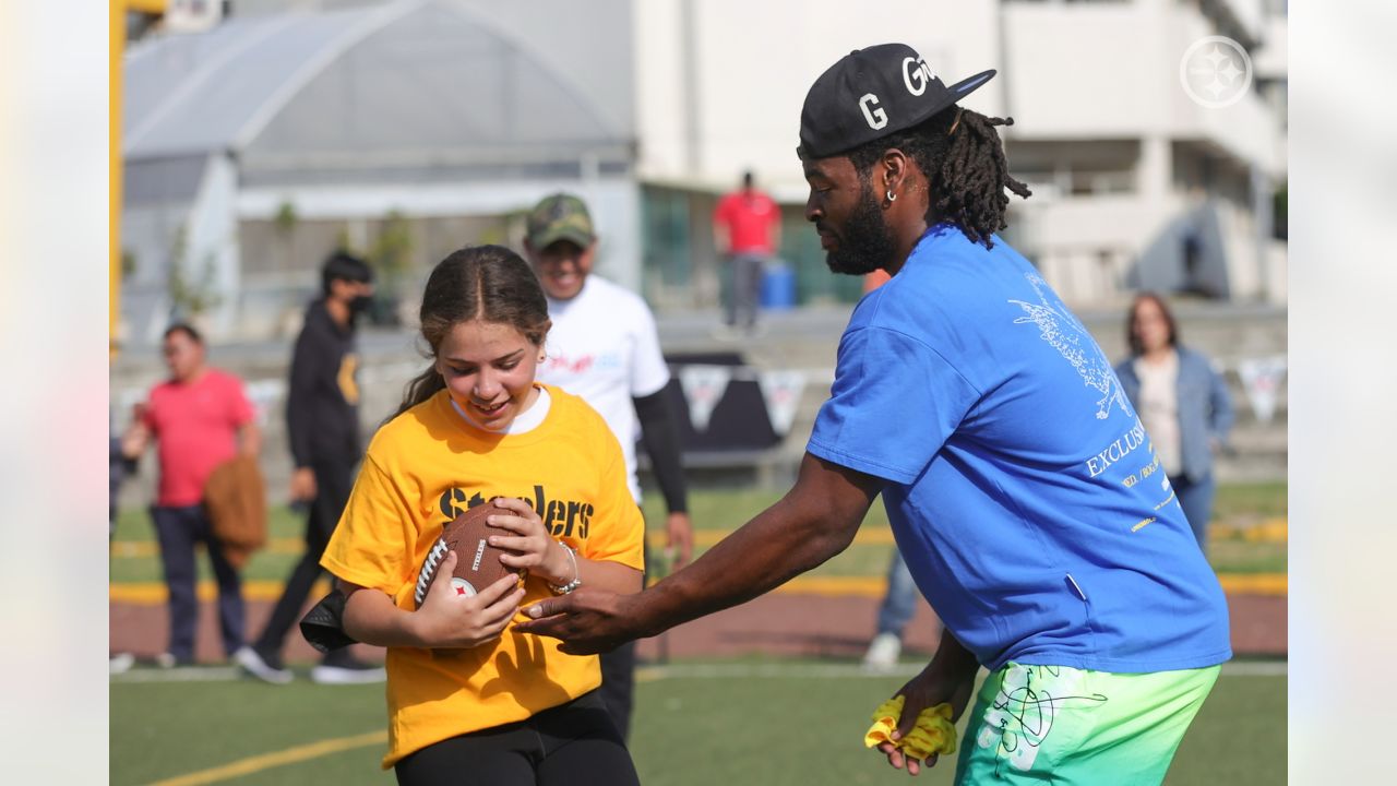 Najee Harris anunció la selección de 4ta ronda, cocinó con el Chef mexicano Aquiles Chavez, convivió con un equipo de football juvenil de niños y niñas en La Ciudad de México (Pablo Lomelin / Pittsburgh Steelers)