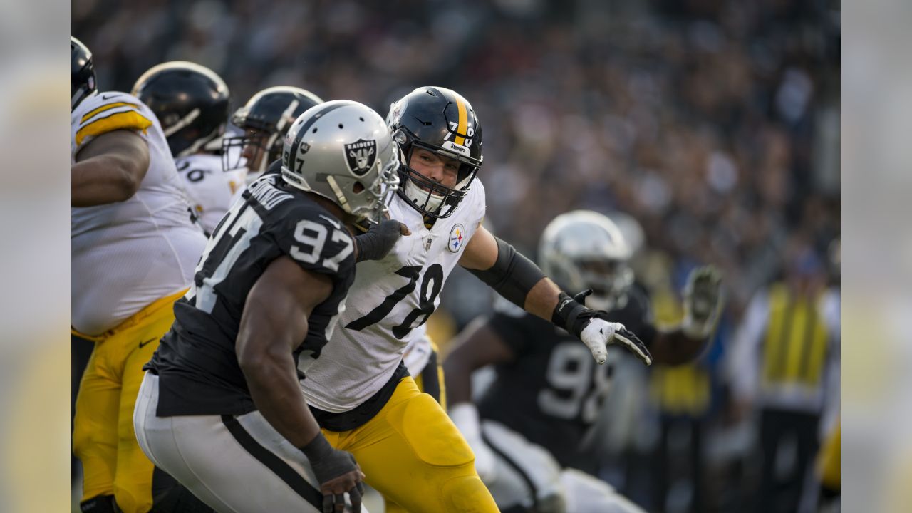 Raiders slip past Steelers in wild 24-21 upset