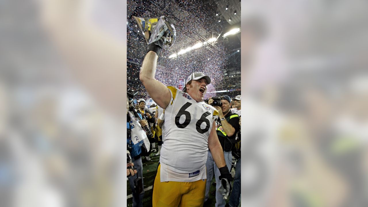 Jerome Bettis, Pittsburgh Steelers runningback warms up at Super Bowl XL  featuring the Seattle Seahawks and the Pittsburgh Steelers at Ford Field in  Detroit, Mi., on February 5, 2006. (UPI Photo/John Angelillo