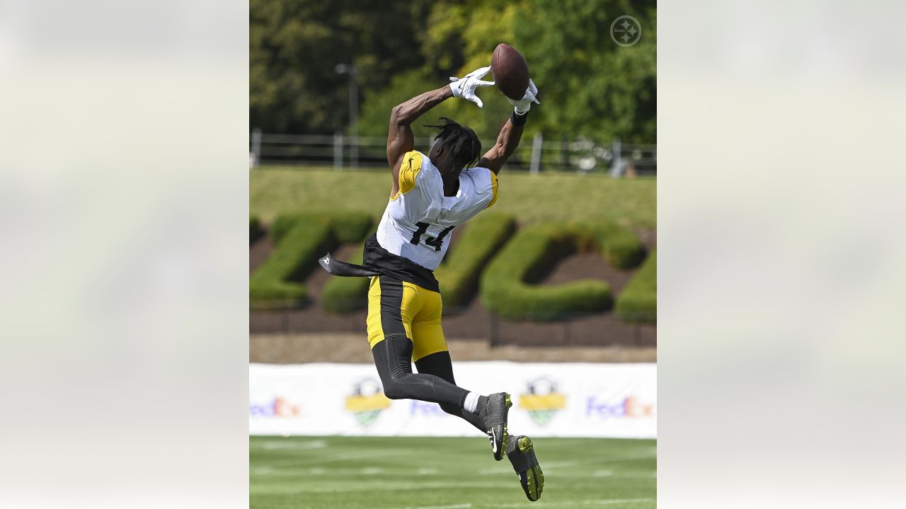 Steelers WR Gunner Olszewski offers Chase Claypool unique postgame  celebration