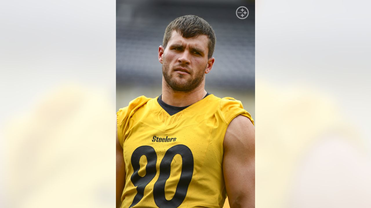 Pittsburgh Steelers linebacker T.J. Watt (90) tries to get around a block  by tackle Alejandro Villanueva (