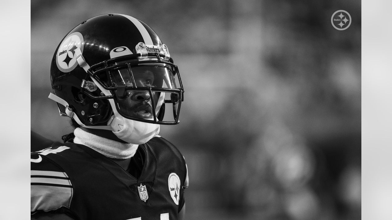 Pittsburgh Steelers running back Anthony McFarland (26) warms up before an  NFL football game against the Houston Texans in Pittsburgh, Sunday, Sept.  27, 2020. (AP Photo/Gene J. Puskar Stock Photo - Alamy