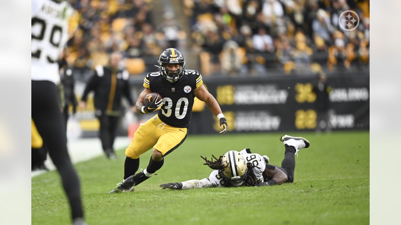 PITTSBURGH, PA - DECEMBER 24: Pittsburgh Steelers running back Jaylen  Warren (30) runs with the ball during the national football league game  between the Las Vegas Raiders and the Pittsburgh Steelers on