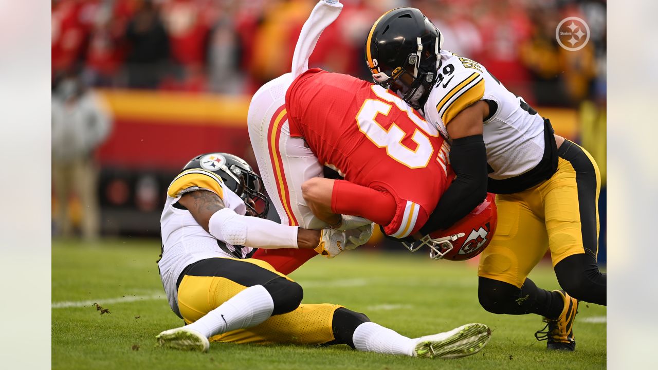 Chiefs' Patrick Mahomes asks Steelers' Ben Roethlisberger for a jersey