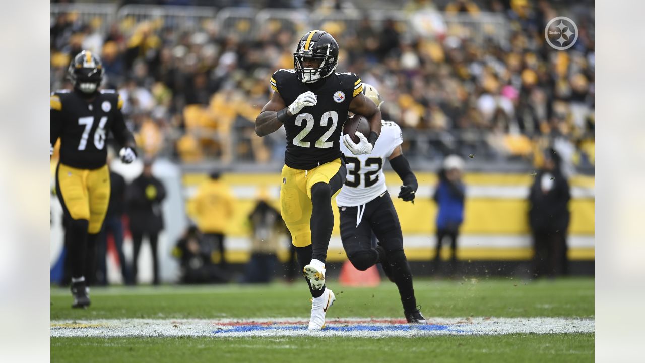 Pittsburgh, PA, USA. 19th Aug, 2023. Aug. 19, 2023: Najee Harris #22 during  the Pittsburgh Steelers vs Buffalo Bills preseason game in Pittsburgh PA at  Acrisure Stadium. Brook Ward/AMG. (Credit Image: ©