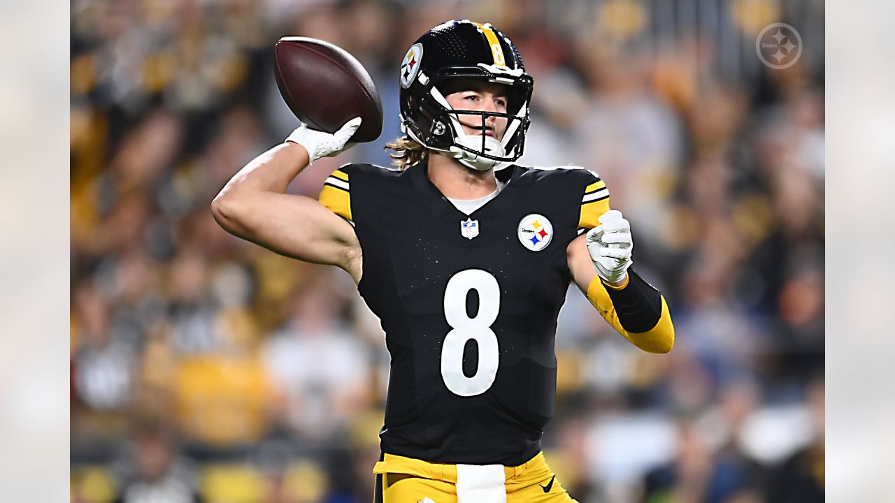 Pittsburgh Steelers wide receiver George Pickens (14) runs up the field  during an NFL football game against the Cleveland Browns, Thursday, Sept.  22, 2022, in Cleveland. (AP Photo/Kirk Irwin Stock Photo - Alamy