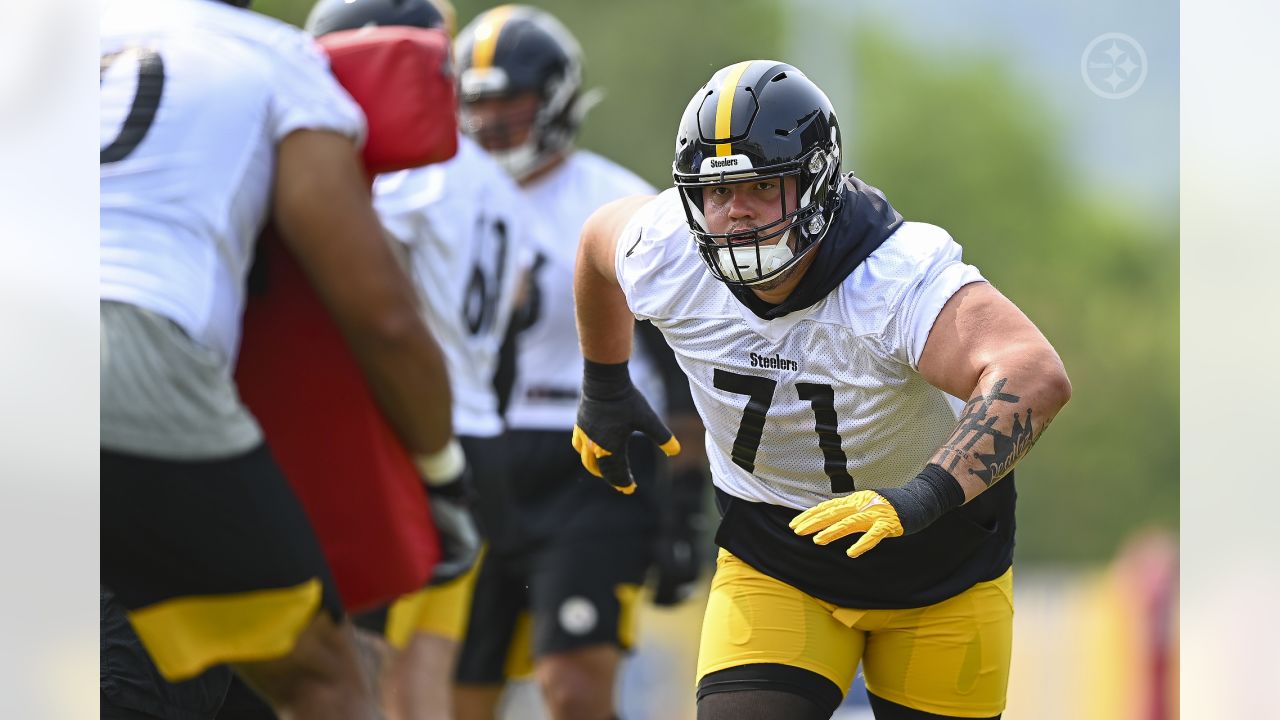 Pittsburgh Steelers guard Nate Herbig (71) participates in the Organized Team Activities (OTAs), Wednesday May 24, 2023 at the UPMC Rooney Sports Complex. (Karl Roser / Pittsburgh Steelers)