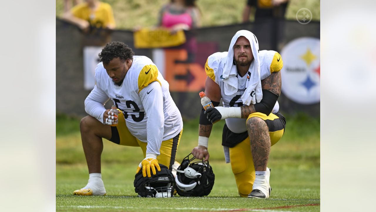 Pittsburgh Steelers center Mason Cole (61) participates in the NFL football  team's training camp workout in Latrobe, Pa., Tuesday, Aug. 1, 2023. (AP  Photo/Barry Reeger Stock Photo - Alamy