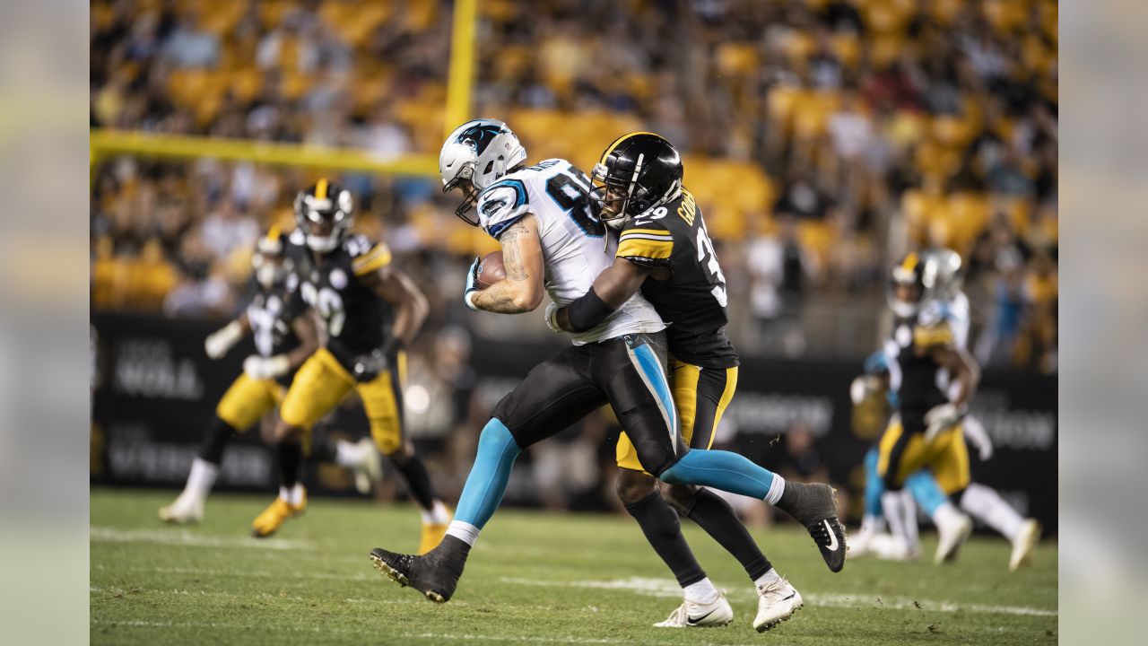 December 18, 2022: Carolina Panthers cornerback CJ Henderson (24) runs out  of the tunnel before the NFL matchup against the Pittsburgh Steelers in  Charlotte, NC. (Scott Kinser/Cal Sport Media/Sipa USA)(Credit Image: ©