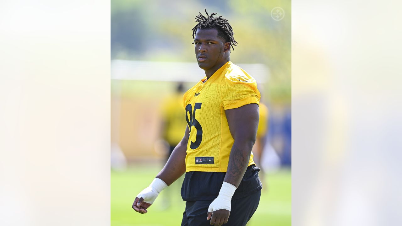 Pittsburgh, Pennsylvania, USA. 12th May, 2023. May 12th, 2023 Tight end  Darnell Washington (80) during the Pittsburgh Steelers 2023 Rookie  Mini-Camp at the UPMC Rooney Sports Complex in Pittsburgh, PA. (Credit  Image: ©