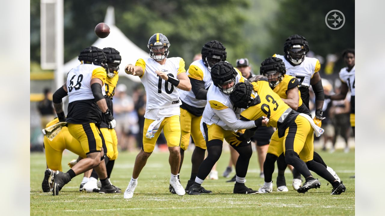 July 30th, 2023: Pat Freiermuth #88 during the Pittsburgh Steelers training  camp in Latrobe, PA. Jason Pohuski/CSM/Sipa USA(Credit Image: © Jason  Pohuski/Cal Sport Media/Sipa USA Stock Photo - Alamy