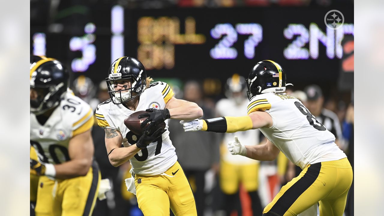 Atlanta Falcons cheerleaders perform during the first half of an NFL  football game against the Pittsburgh Steelers, Sunday, Dec. 4, 2022, in  Atlanta. The Pittsburgh Steelers won 19-16. (AP Photo/Danny Karnik Stock