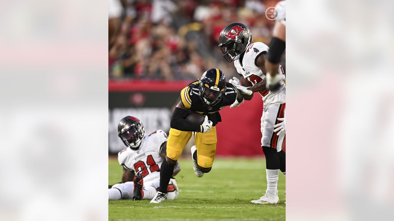 Pittsburgh Steelers linebacker Mark Robinson (93) rushes the quarterback  during an NFL preseason football game against the Tampa Bay Buccaneers,  Friday, Aug. 11, 2023, in Tampa, Fla. (AP Photo/Peter Joneleit Stock Photo  - Alamy