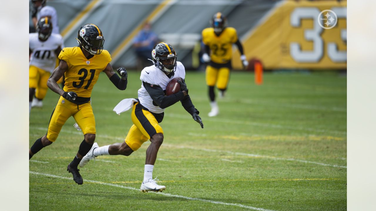 Pittsburgh Steelers running back Derek Watt (44) and Benny Snell Jr. (24)  talk with special teams coach Danny Smith before drills during practice at  their NFL football training camp facility in Latrobe