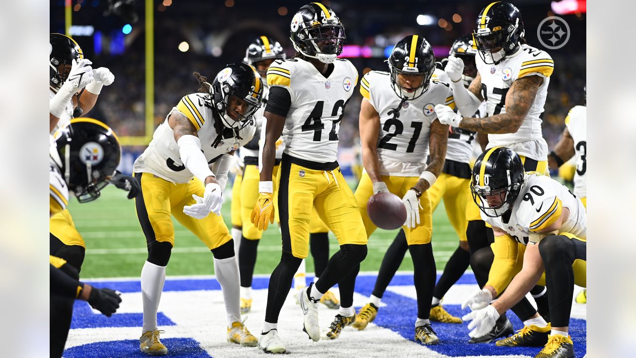 Monday Night Football: Steelers upset Colts 24-17 to wrap up NFL