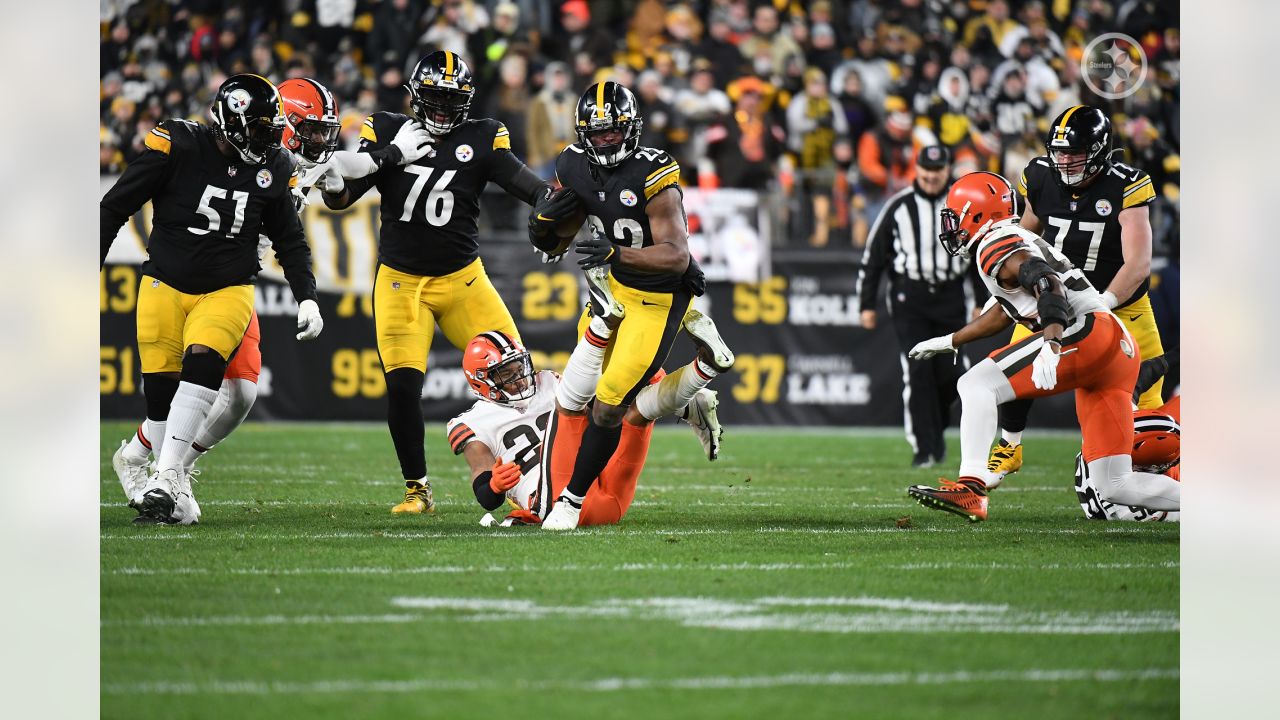 Browns-Steelers ended in a tie, and it was stupid in every possible way 