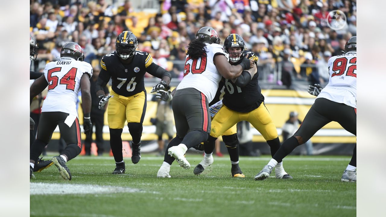 Trubisky comes off bench as Steelers stun Brady, Bucs 20-18 – KX NEWS