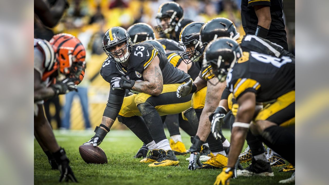 Pittsburgh Steelers FB Derek Watt Helped Off The Field After Scary  Collision - CBS Pittsburgh