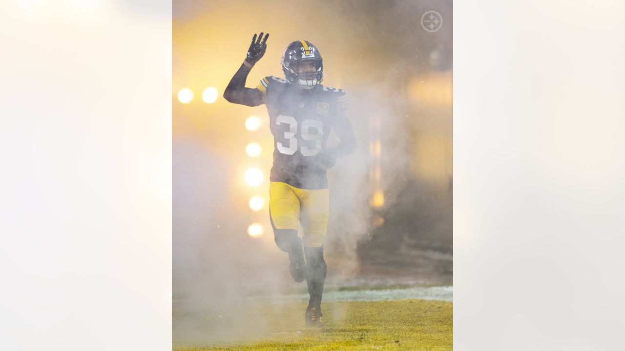 Raiders steelers hi-res stock photography and images - Page 6 - Alamy