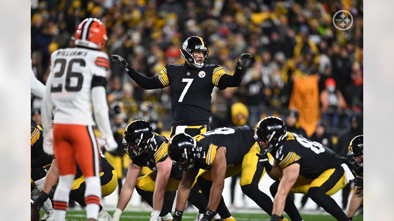 Steelers defeat Browns 26-14