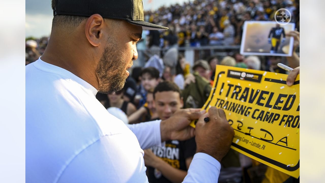 Steelers fans show up early in Latrobe for training camp