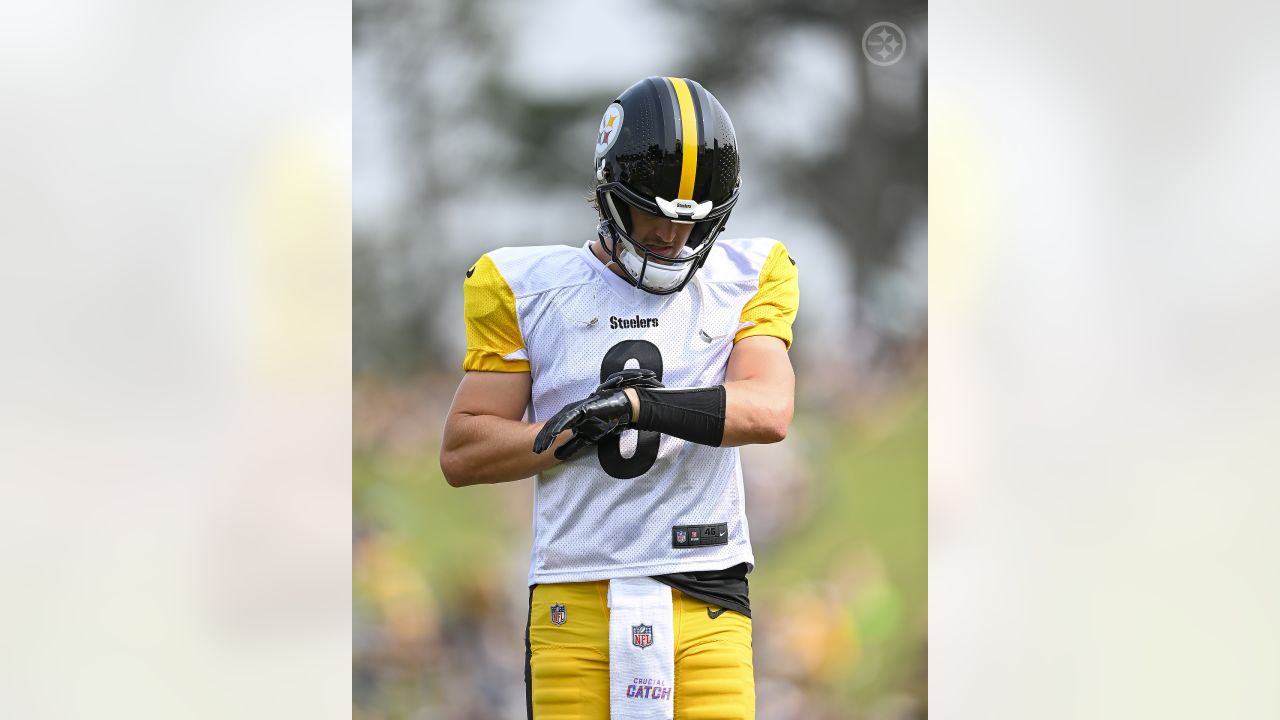 Pittsburgh Steelers center Mason Cole (61) participates in the NFL football  team's training camp workout in Latrobe, Pa., Tuesday, Aug. 1, 2023. (AP  Photo/Barry Reeger Stock Photo - Alamy