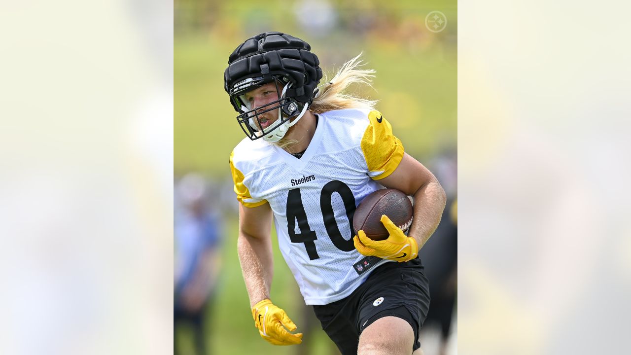 Pittsburgh Steelers center Mason Cole (61) participates in the NFL football  team's training camp workout in Latrobe, Pa., Tuesday, Aug. 1, 2023. (AP  Photo/Barry Reeger Stock Photo - Alamy