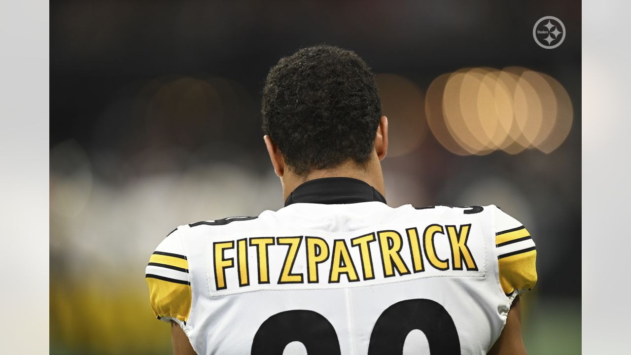 Atlanta Falcons cheerleaders perform during the first half of an NFL  football game against the Pittsburgh Steelers, Sunday, Dec. 4, 2022, in  Atlanta. The Pittsburgh Steelers won 19-16. (AP Photo/Danny Karnik Stock