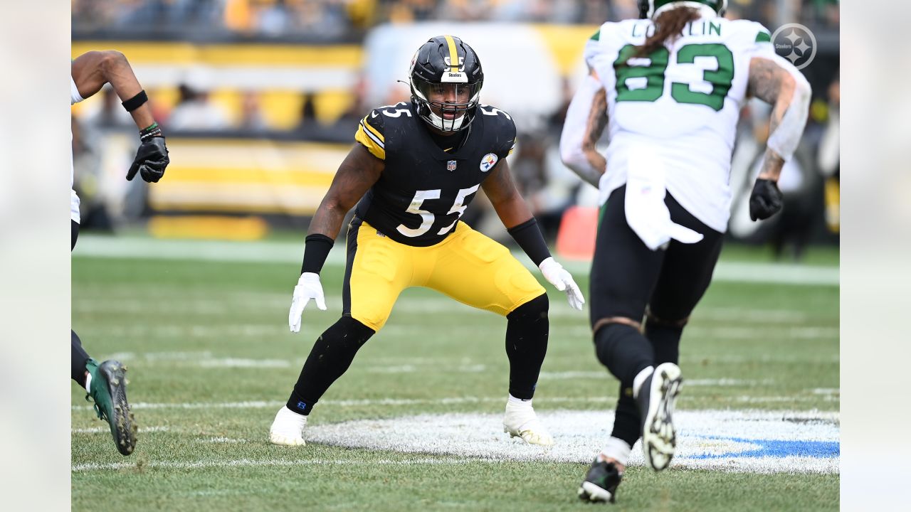 OCT 2nd, 2022: Devin Bush #55 during the Pittsburgh Steelers vs New York  Jets game in Pittsburgh, PA at Acrisure Stadium. Jason Pohuski/CSM/Sipa  USA(Credit Image: © Jason Pohuski/Cal Sport Media/Sipa USA Stock