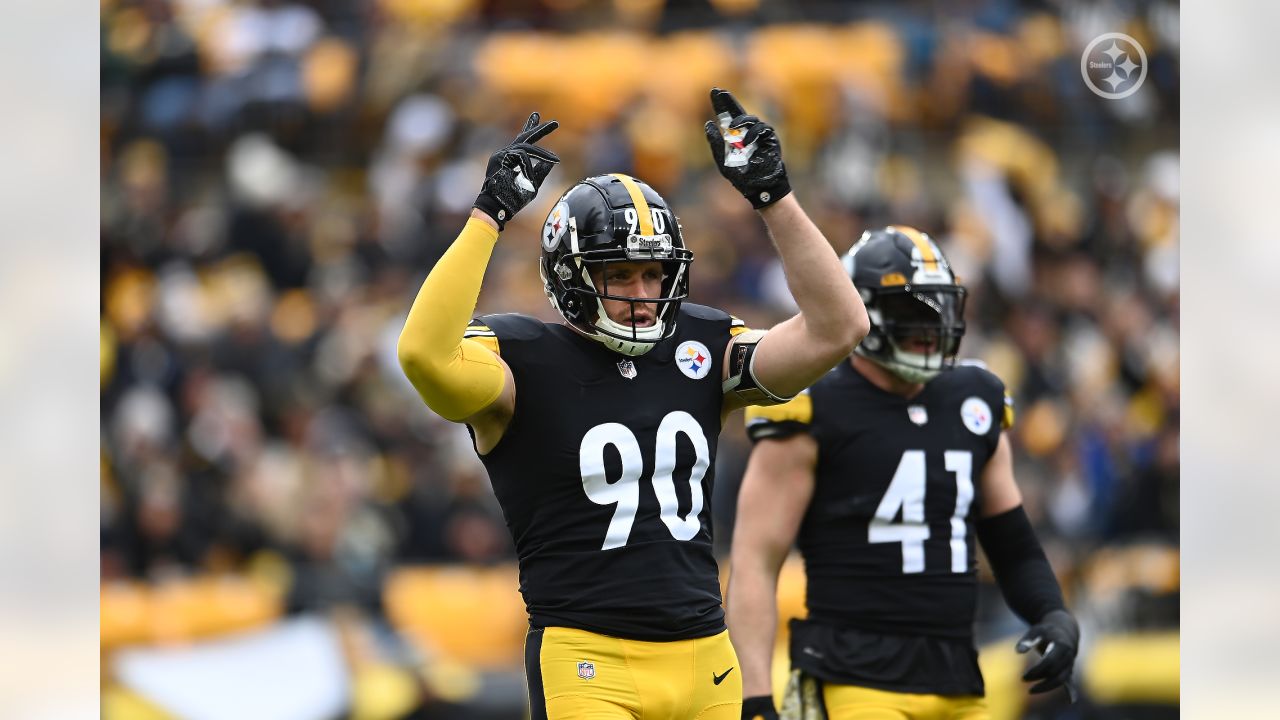 PITTSBURGH, PA - NOVEMBER 13: Pittsburgh Steelers linebacker T.J. Watt (90)  is announced during the national football league game between the New  Orleans Saints and the Pittsburgh Steelers on November 13, 2022