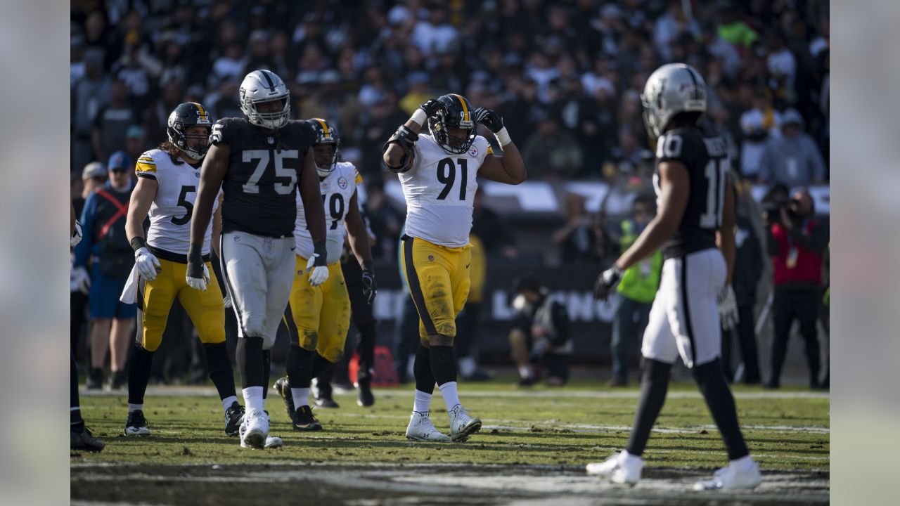 Raiders slip past Steelers in wild 24-21 upset