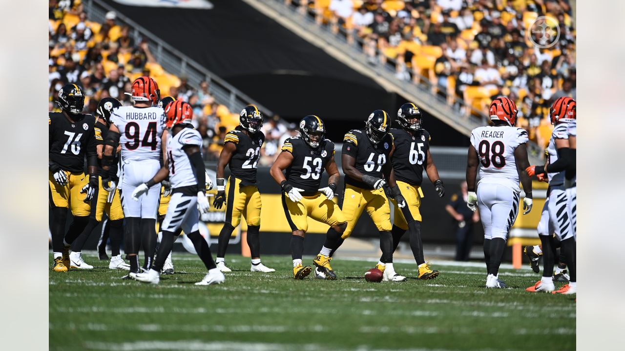 PITTSBURGH, PA - SEPTEMBER 26: Pittsburgh Steelers center Kendrick Green  (53) looks on during the ga