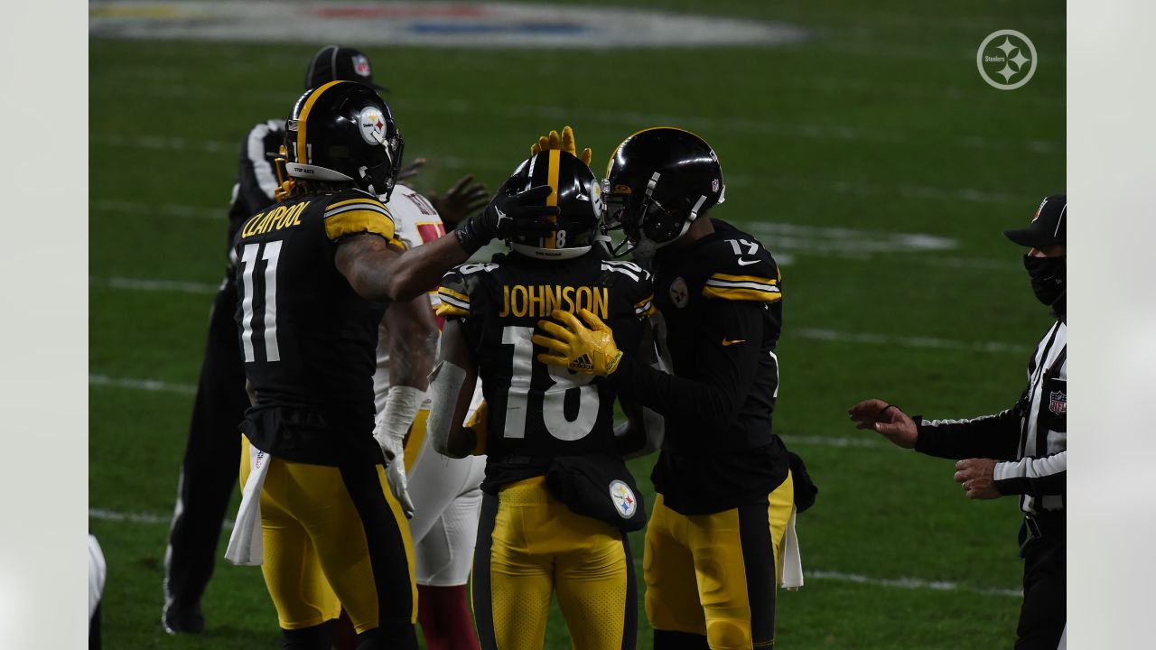 Pittsburgh Steelers quarterback Kenny Pickett slings 32-yard completion on  the run to wide receiver Diontae Johnson for near-TD