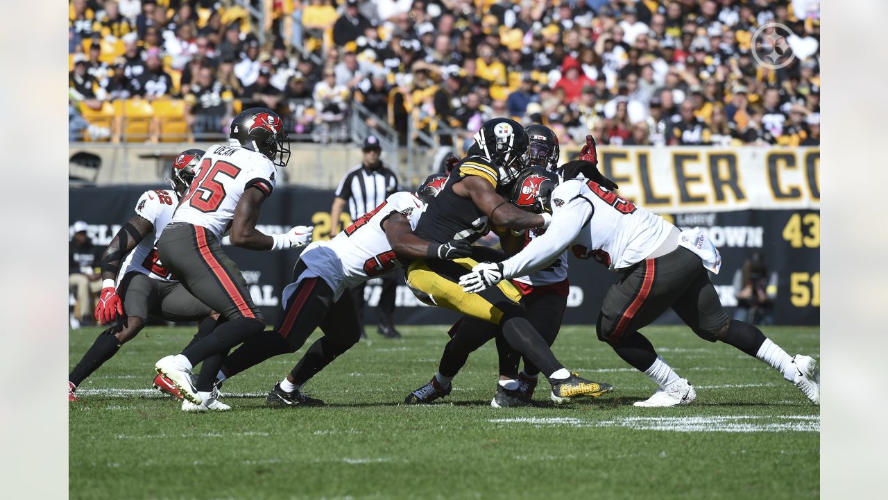 Steelers defeat the Buccaneers, 20-18