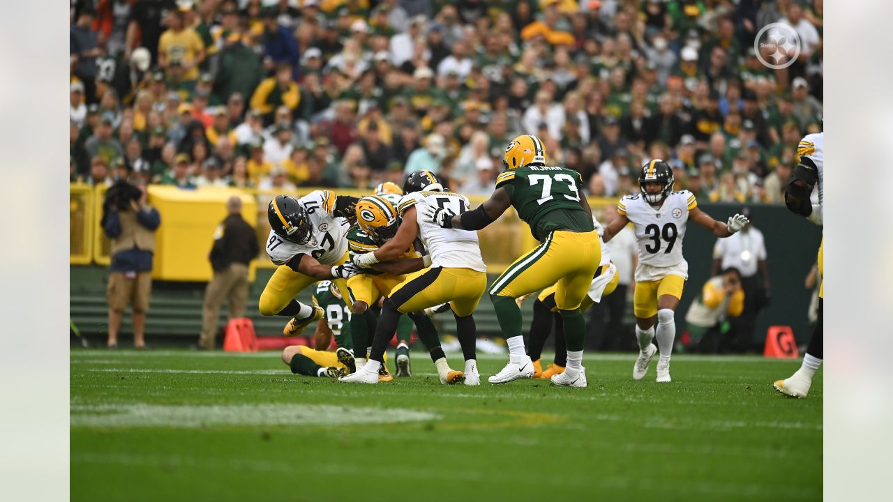 BALTIMORE, MD - DECEMBER 19: Packers wide receiver Davante Adams (17) runs  after a catch during the Green Bay Packers versus Baltimore Ravens NFL game  at M&T Bank Stadium on December 19