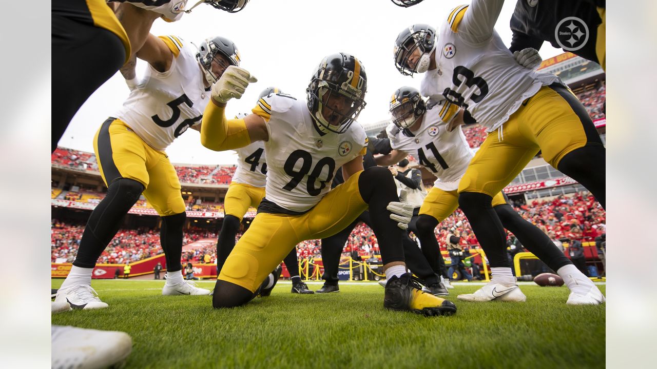 KANSAS CITY, MO - DECEMBER 26: Pittsburgh Steelers outside linebacker T.J.  Watt (90) during an NFL game between the Pittsburgh Steelers and Kansas  City Chiefs on Dec 26, 2021 at GEHA Field