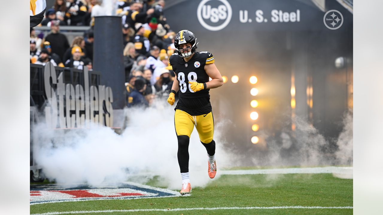 Pittsburgh Steelers vs. Baltimore Ravens - 2022 NFL Regular Season Week 14  - Acrisure Stadium in Pittsburgh, PA