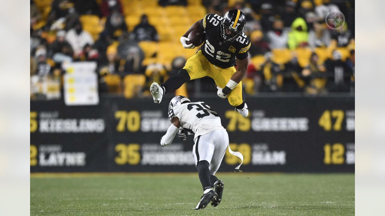 Pittsburgh, Pennsylvania, USA. 24th Dec, 2022. Dec. 24, 2022: Najee Harris  #22 during the Pittsburgh Steelers vs Las Vegas Raiders in Pittsburgh PA at  Acrisure Stadium. Brook Ward/AMG (Credit Image: © AMG/AMG