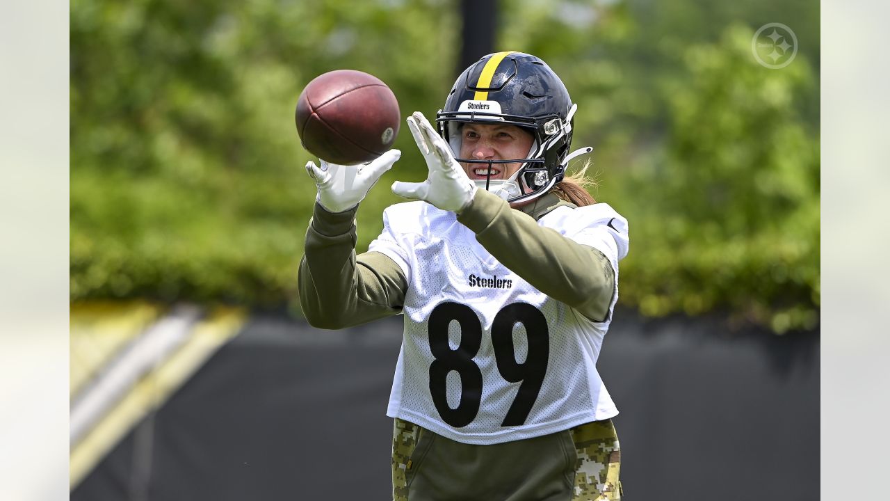 Pittsburgh Steelers wide receiver Gunner Olszewski (89) catches a