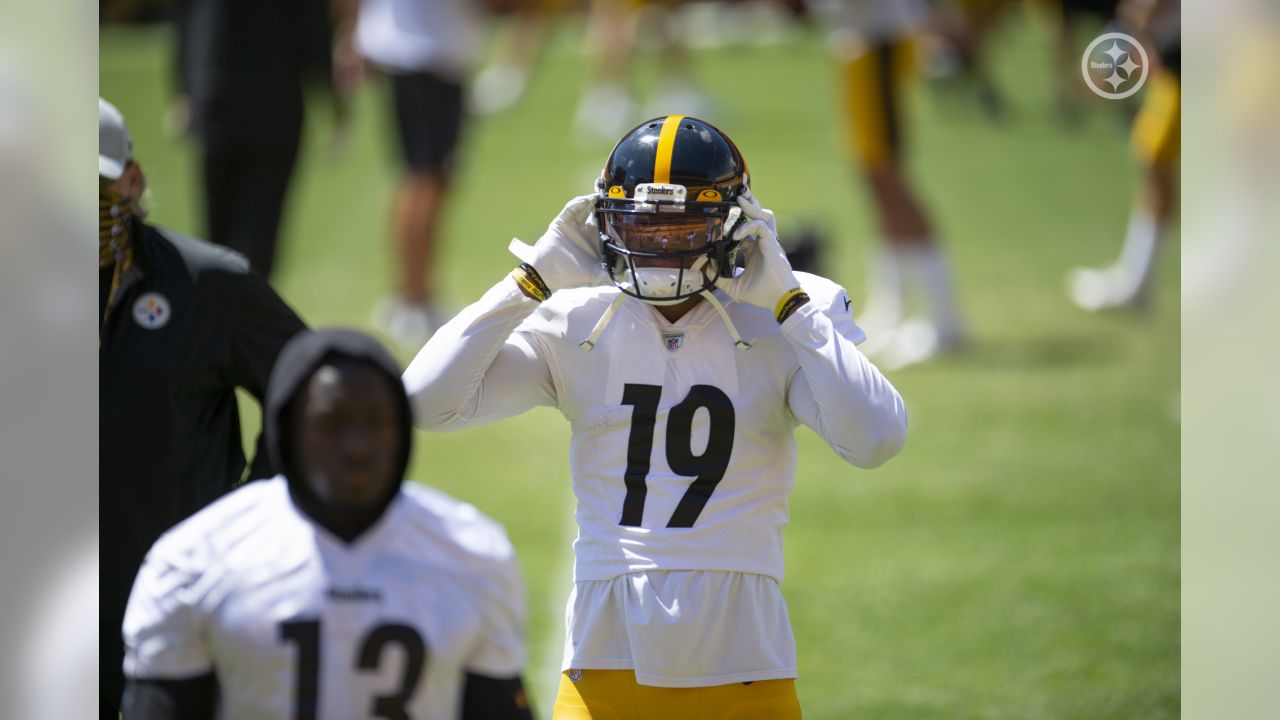 Pittsburgh Steelers tight end David Johnson (82) during an NFL training  camp football practice at Heinz Field, Sunday, Aug. 6, 2017, in Pittsburgh.  (AP Photo/Keith Srakocic Stock Photo - Alamy