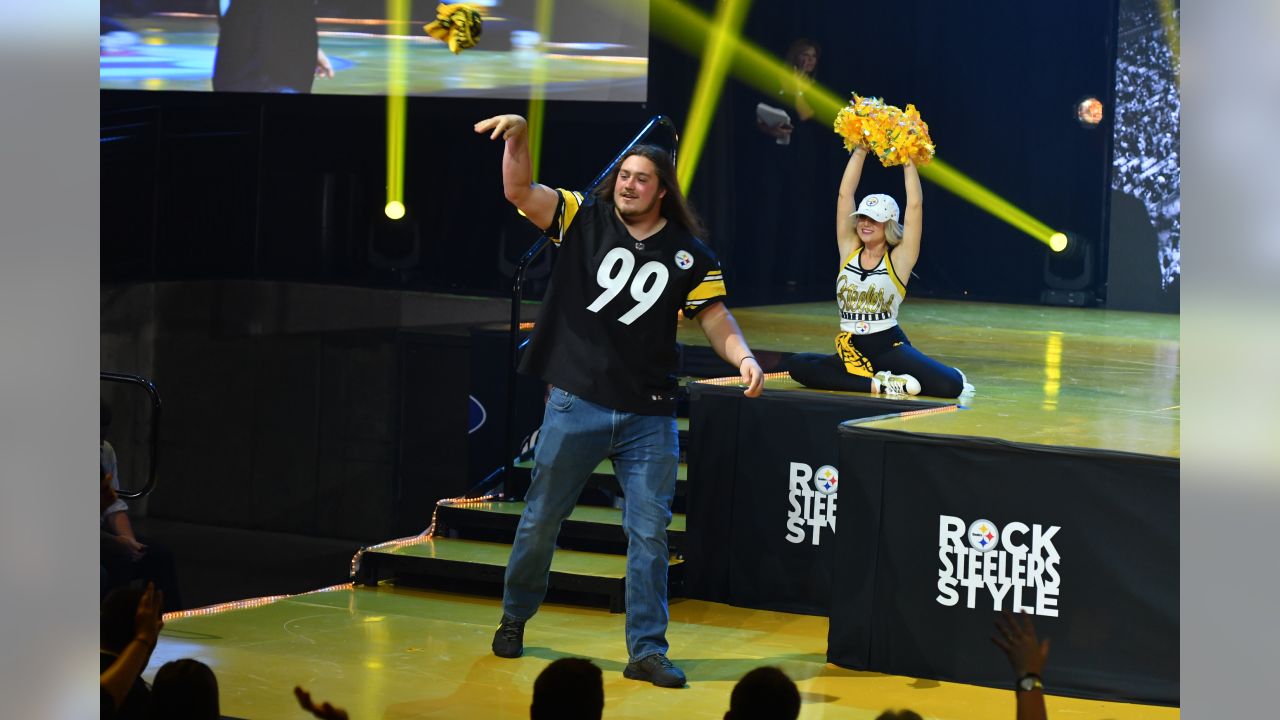 I would so ROCK these!!  Lazy day outfits, Clothes, Steelers women